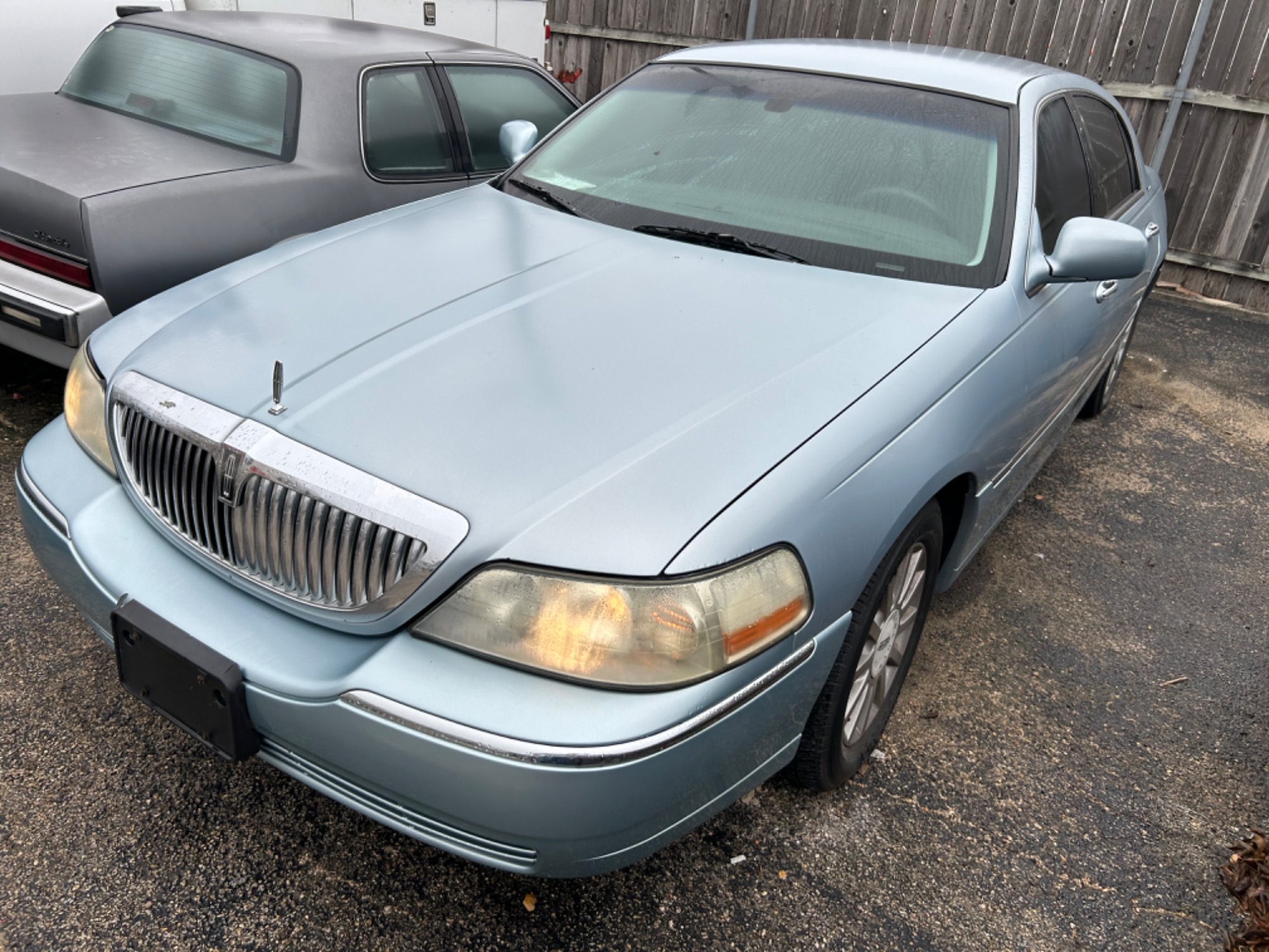 photo of 2006 Lincoln Town Car Signature